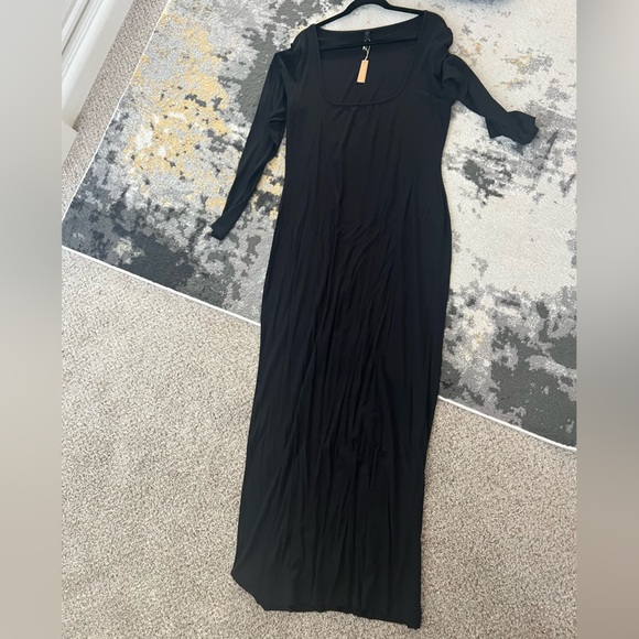 SKIMS SOFT LOUNGE LONG SLEEVE DRESS
4x Never Worn - Picture 4 of 4